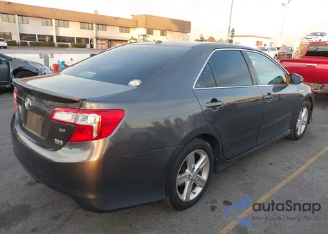 2014 Toyota Camry Hybrid z USA, uszkodzony, nr VIN 4T1BD1FK5EU131156